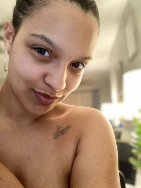 Naakte gelekte OnlyFans-foto van Mixed Gods