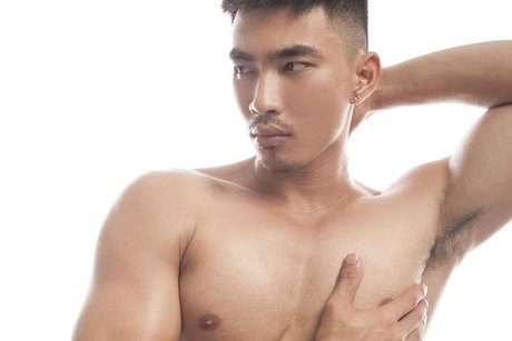 Naakte gelekte OnlyFans-foto van Shiren Huang