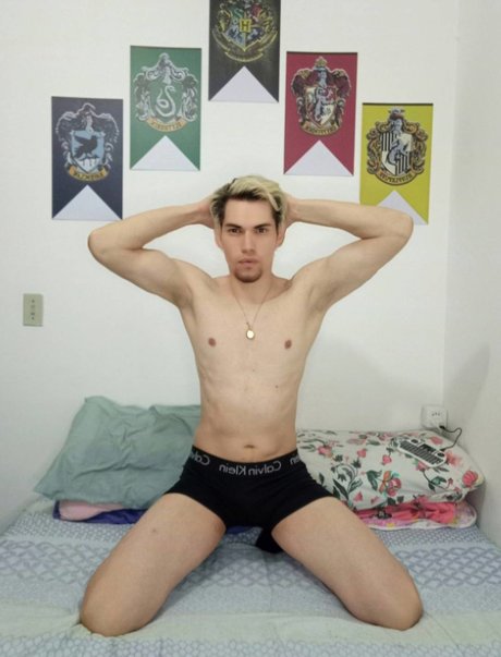 Naakte gelekte OnlyFans-foto van Alessandro Maggie