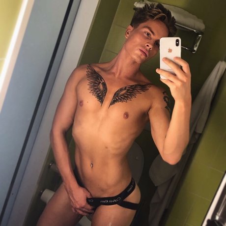 Naakte gelekte OnlyFans-foto van Jayden James