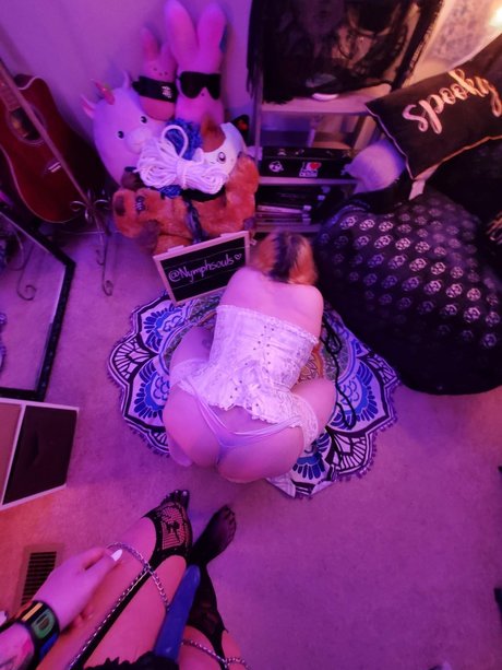 Naakte gelekte OnlyFans-foto van Highnymphsoul