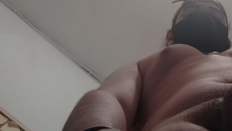Naakte gelekte OnlyFans-foto van Yuri