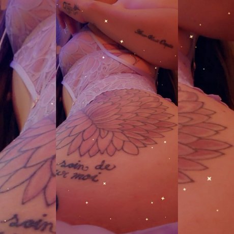 Naakte gelekte OnlyFans-foto van The Light Bright