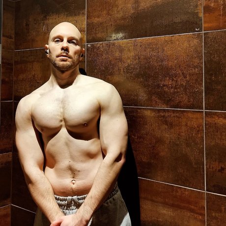 Naakte gelekte OnlyFans-foto van Jayfvre 