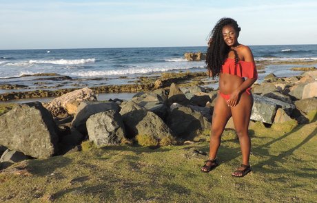 Naakte gelekte OnlyFans-foto van Karma Ghetto