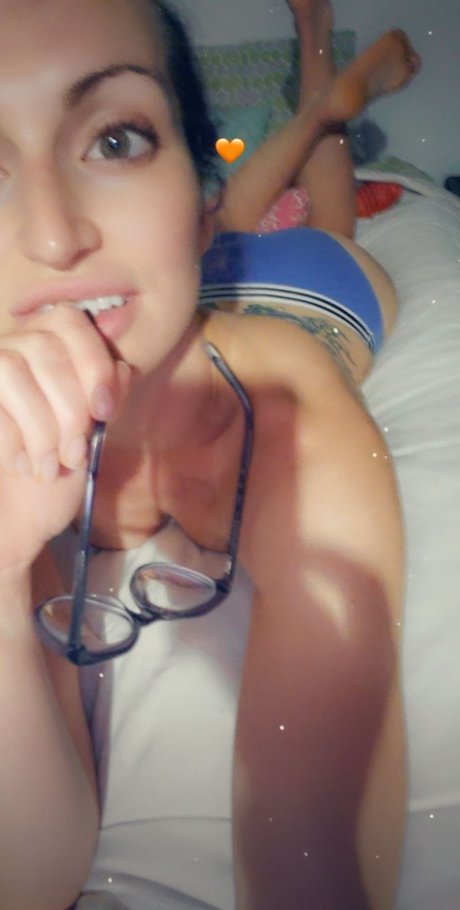 Naakte gelekte OnlyFans-foto van Misty Moone