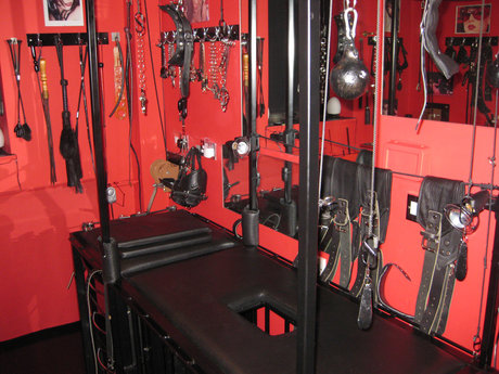 Naakte gelekte OnlyFans-foto van Mistress Zara
