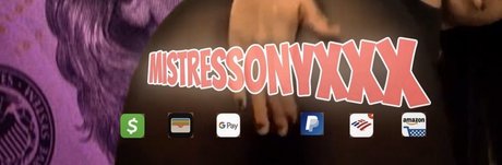 Naakte gelekte OnlyFans-foto van Mistressonyxxx