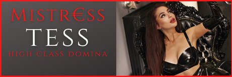 Naakte gelekte OnlyFans-foto van Mistress Tess Muc