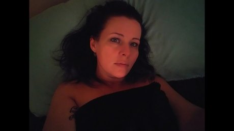 Naakte gelekte OnlyFans-foto van Mistress Majic