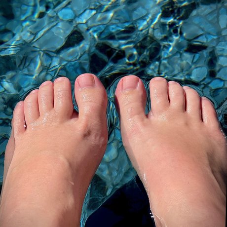 Naakte gelekte OnlyFans-foto van Honeytoes