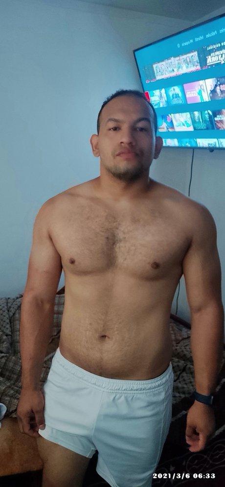 Naakte gelekte OnlyFans-foto van H E C T O R