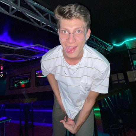 Naakte gelekte OnlyFans-foto van Giian Mndez