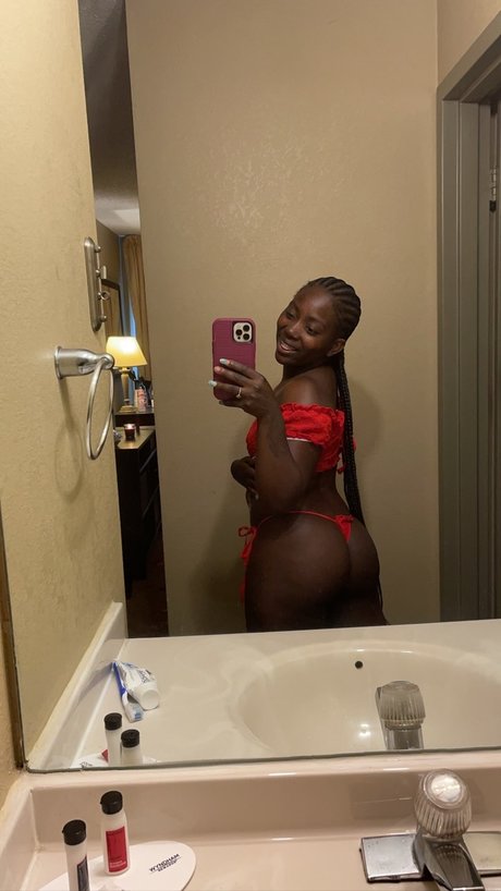 Naakte gelekte OnlyFans-foto van Chocolateesensationn