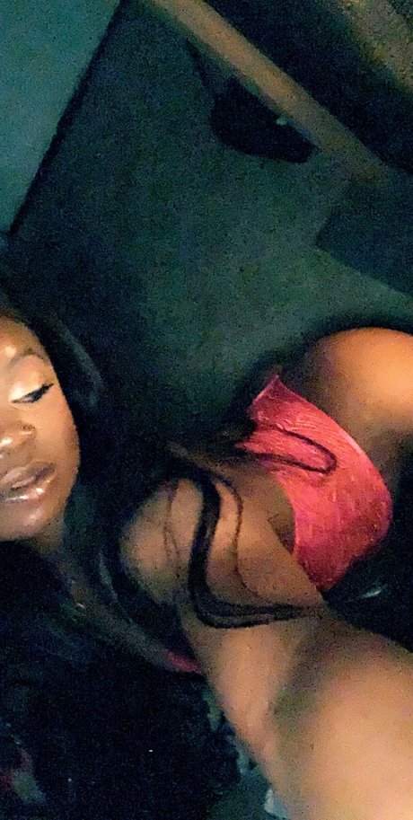 Naakte gelekte OnlyFans-foto van Morena
