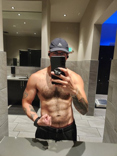 Naakte gelekte OnlyFans-foto van Gus