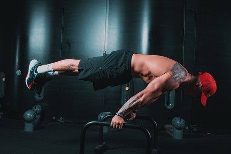 Naakte gelekte OnlyFans-foto van Morales