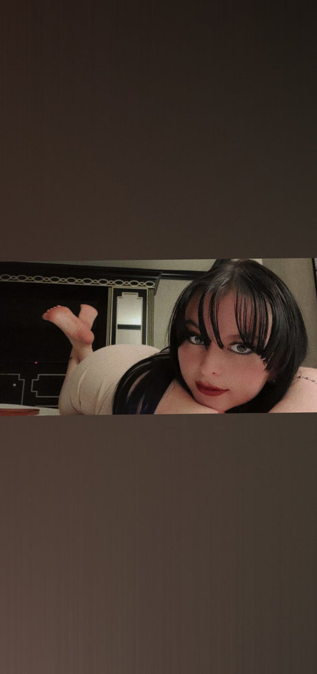 Naakte gelekte OnlyFans-foto van Foot Goddess Divina