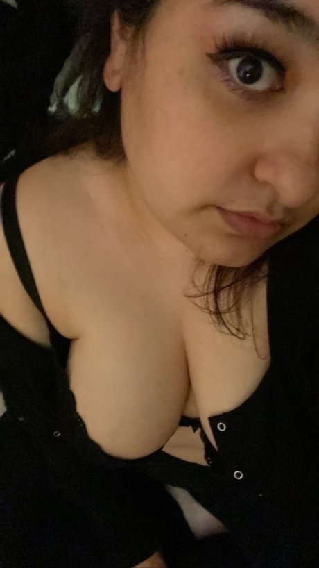 Naakte gelekte OnlyFans-foto van Moon Brat