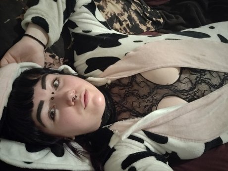Naakte gelekte OnlyFans-foto van Moo Milf