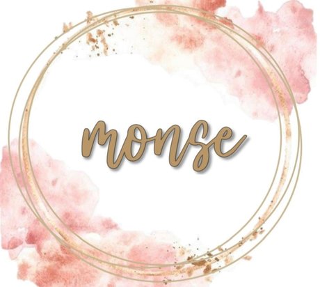 Naakte gelekte OnlyFans-foto van Monse
