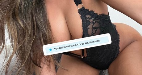 Naakte gelekte OnlyFans-foto van  Hollyannaeree
