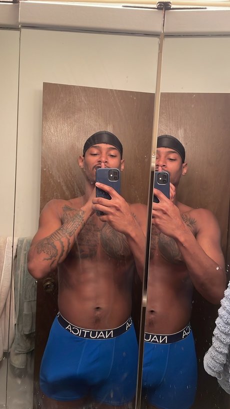 Naakte gelekte OnlyFans-foto van Hollywood