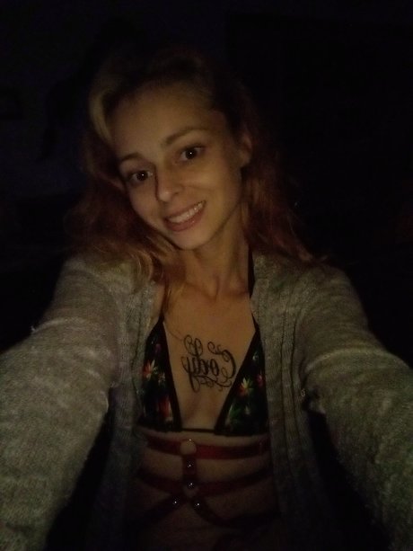 Naakte gelekte OnlyFans-foto van Trixxxie