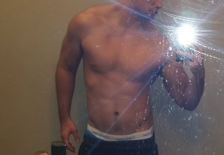 Naakte gelekte OnlyFans-foto van Stephen Klue