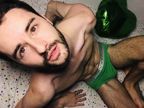 Naakte gelekte OnlyFans-foto van Monsieur Grey