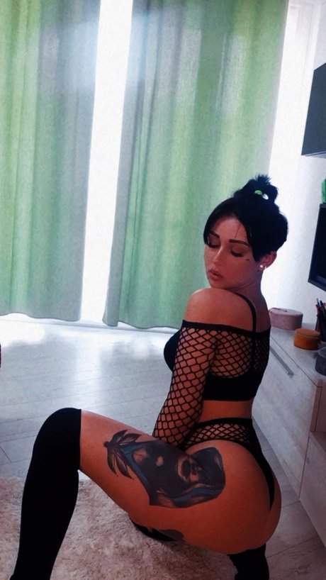 Naakte gelekte OnlyFans-foto van Monika Monika