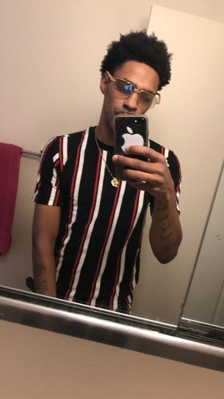 Naakte gelekte OnlyFans-foto van Zoski