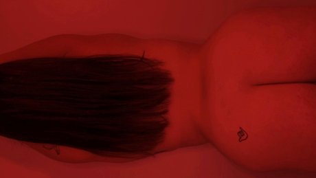 Naakte gelekte OnlyFans-foto van Mo