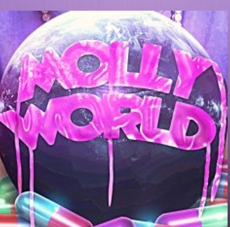 Naakte gelekte OnlyFans-foto van Mz Molly Mami