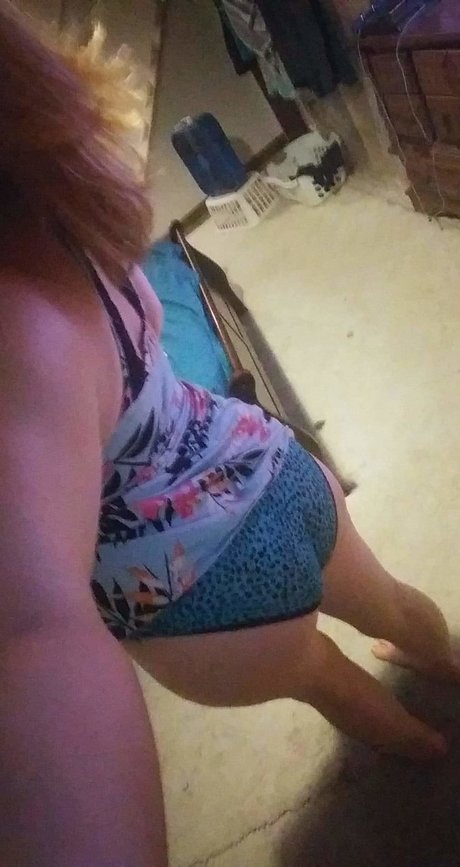 Naakte gelekte OnlyFans-foto van Molly B And Jc