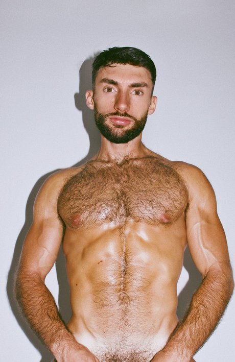 Naakte gelekte OnlyFans-foto van Jolian