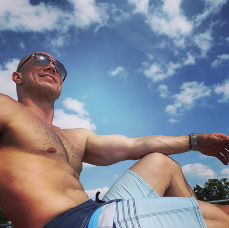 Naakte gelekte OnlyFans-foto van John Magnum