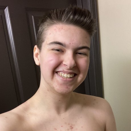 Naakte gelekte OnlyFans-foto van Rainy