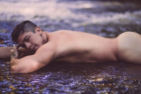 Naakte gelekte OnlyFans-foto van Frankly Tavares  