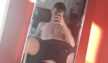 Naakte gelekte OnlyFans-foto van Fraz
