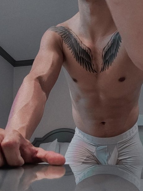 Naakte gelekte OnlyFans-foto van Ron