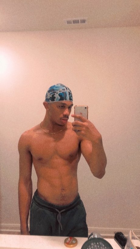 Naakte gelekte OnlyFans-foto van Marcus Powers Pan 