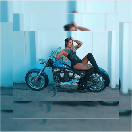 Naakte gelekte OnlyFans-foto van Motor Melanie