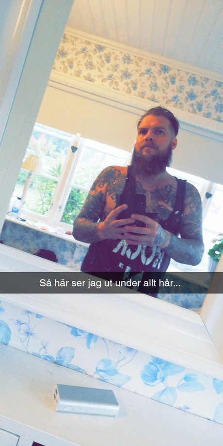 Naakte gelekte OnlyFans-foto van Andreas Engelholm