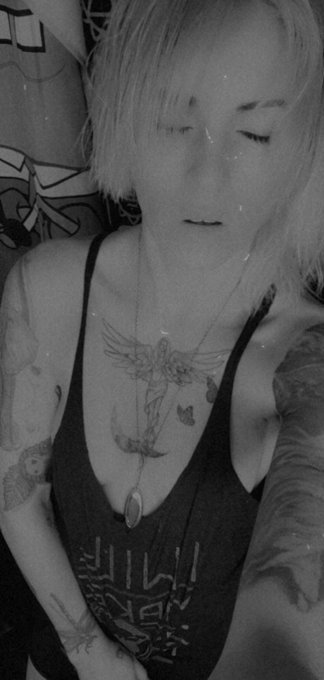 Naakte gelekte OnlyFans-foto van Queen Elena