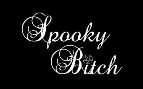 Naakte gelekte OnlyFans-foto van Morticia Coffinqueen