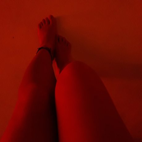Naakte gelekte OnlyFans-foto van Morobalatinfeet
