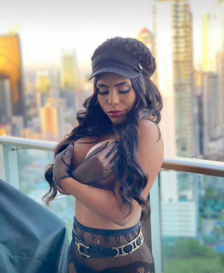 Naakte gelekte OnlyFans-foto van Honey