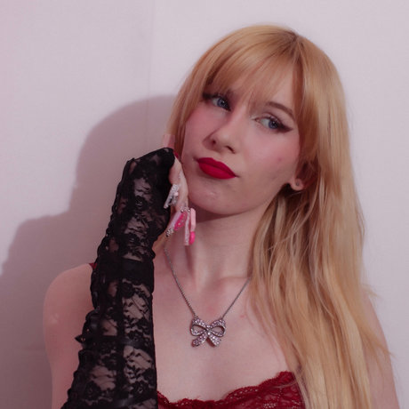 Naakte gelekte OnlyFans-foto van Hattie Bardot 