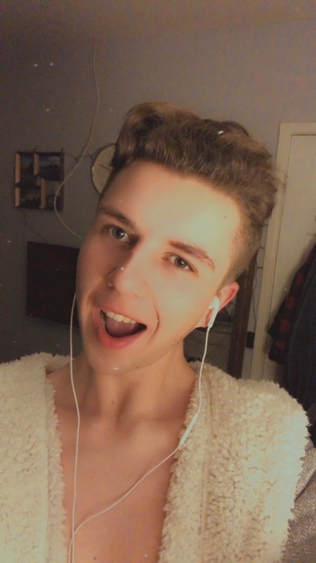 Naakte gelekte OnlyFans-foto van James